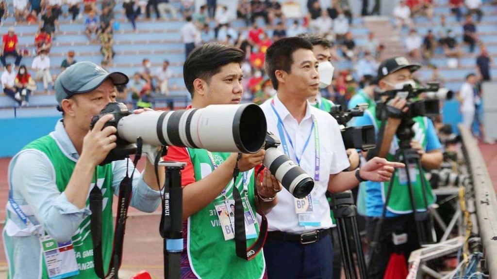 SEA Games 31 - cơ hội cho sinh viên báo chí học hỏi phóng viên quốc tế tác nghiệp