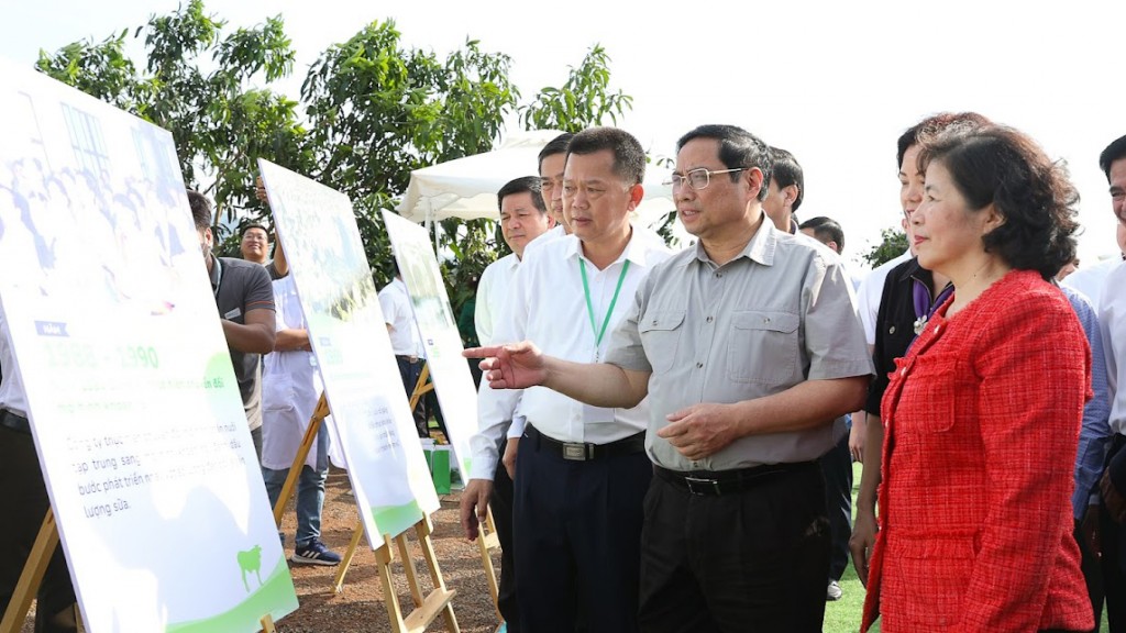 Thủ tướng bấm nút khởi công dự án "Tổ hợp Thiên đường sữa Mộc Châu" vốn đầu tư 3.150 tỷ đồng