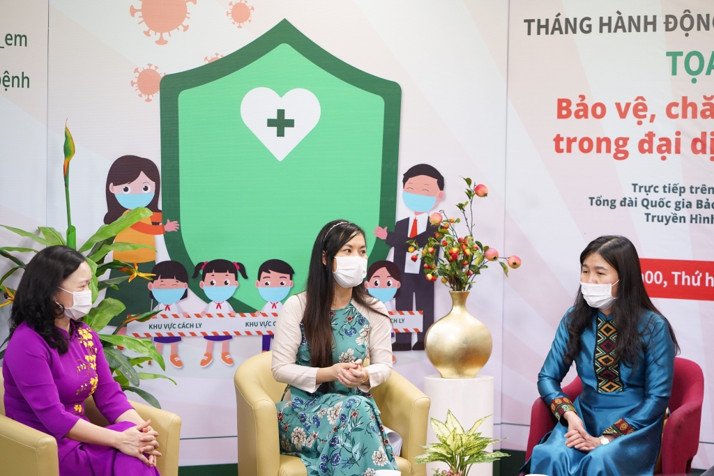 Bà Nguyễn Phương Linh (giữa) - Viện trưởng MSD