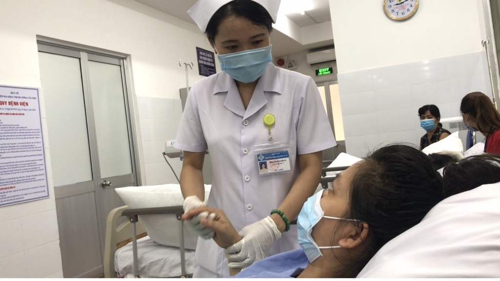 Cứu sống mẹ con sản phụ 28 tuổi tiền sản giật nguy kịnh