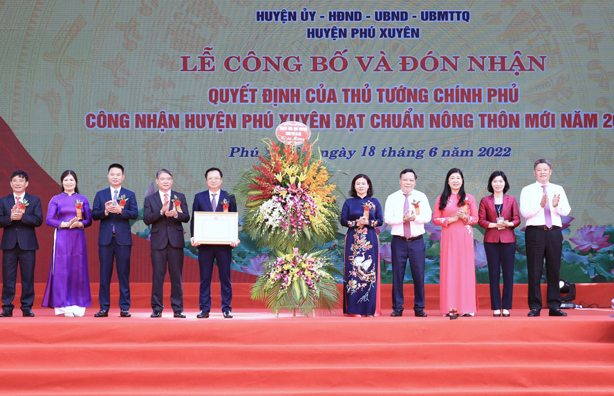 Phú Xuyên đón quyết định công nhận đạt chuẩn huyện Nông thôn mới