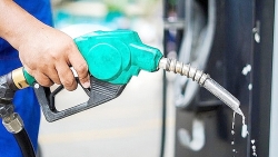 Giá xăng dầu tăng cao kỷ lục trong vòng hai năm qua
