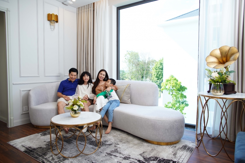 Vợ chồng Thanh Thảo Hugo chọn Aqua City bởi không gian xanh lý tưởng và hệ thống trường học quốc tế tốt cho các con phát triển