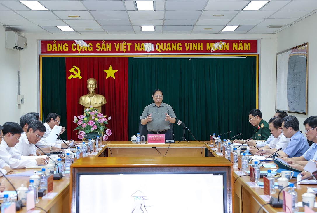 Thủ tướng chỉ đạo "làm ngày làm đêm" để giải quyết tình trạng quá tải sân bay Tân Sơn Nhất