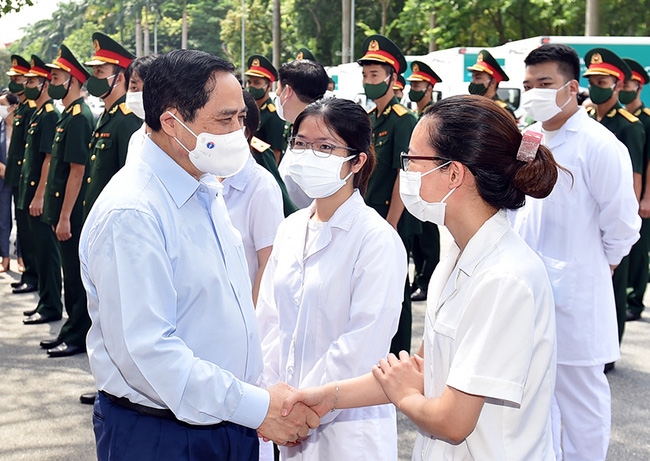 Thủ tướng Phạm Minh Chính thăm và động viên lực lượng tuyến đầu