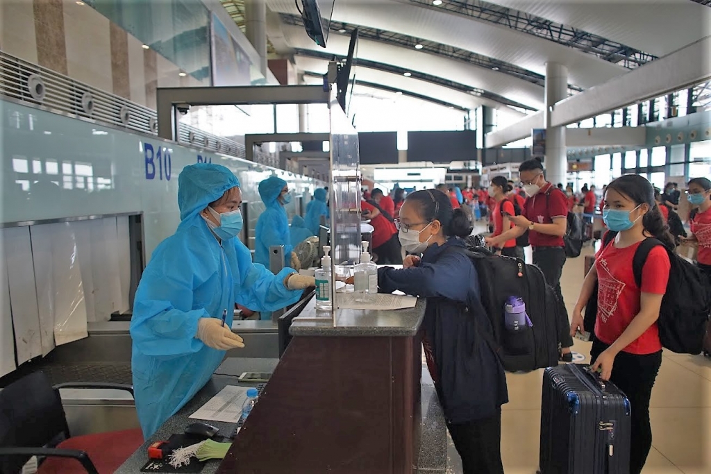 Vietnam Airlines vận chuyển đoàn y, bác sĩ lớn nhất từ đầu dịch Covid-19