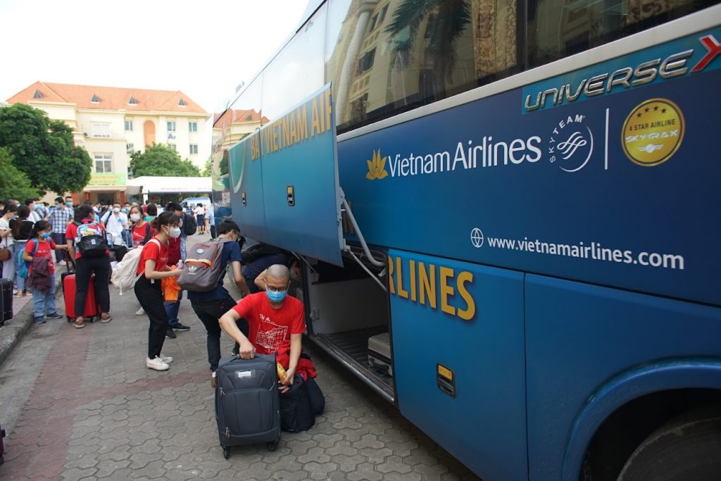 Vietnam Airlines vận chuyển đoàn y, bác sĩ lớn nhất từ đầu dịch Covid-19