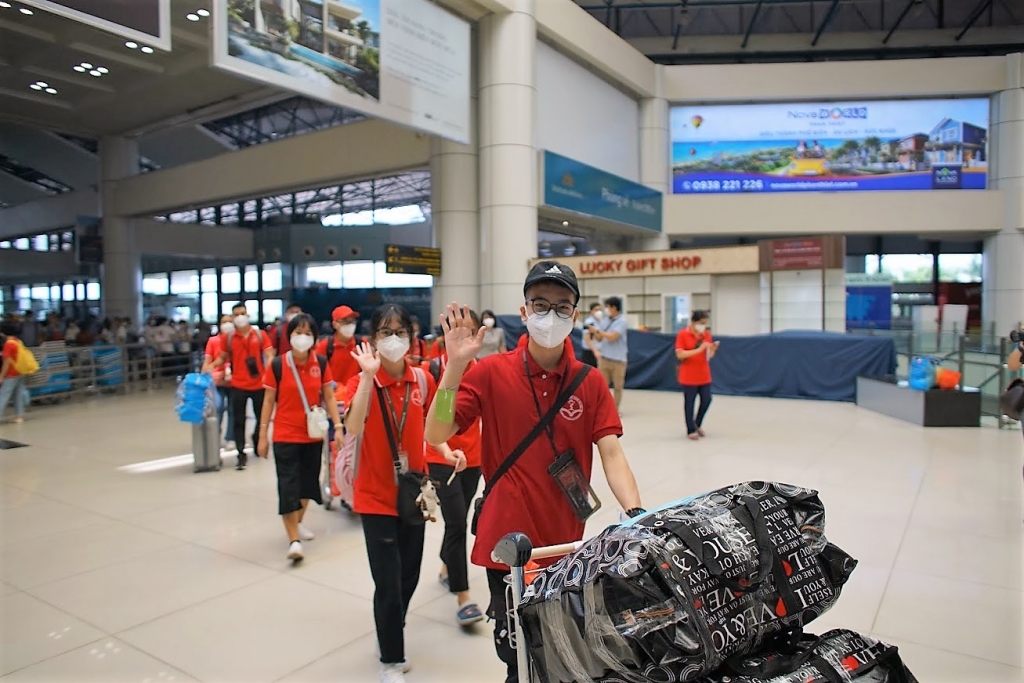 Vietnam Airlines vận chuyển đoàn y, bác sĩ lớn nhất từ đầu dịch Covid-19