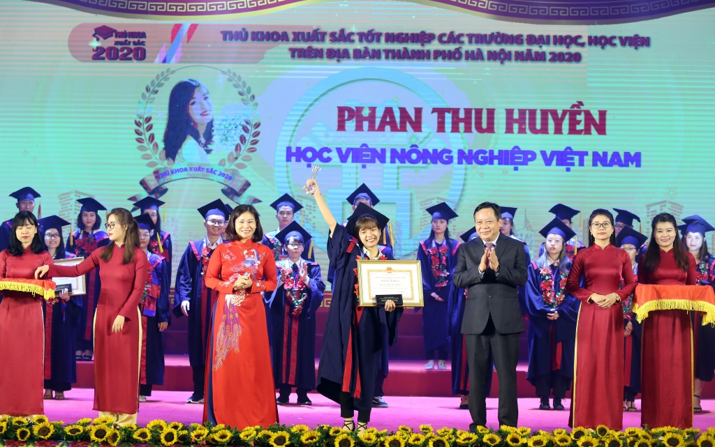 phat huy tinh than xung kich sang tao cong hien cho thu do va dat nuoc