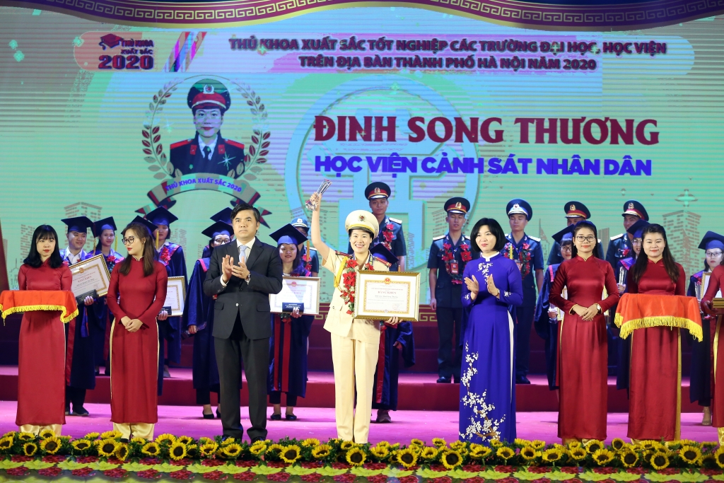 Phát huy tinh thần xung kích sáng tạo cống hiến cho Thủ đô và đất nước phat huy tinh than xung kich sang tao cong hien cho thu do va dat nuoc