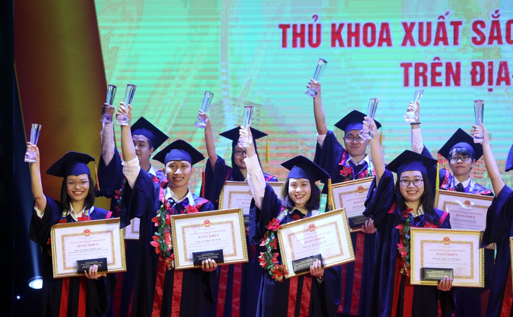 Phát huy tinh thần xung kích sáng tạo cống hiến cho Thủ đô và đất nước phat huy tinh than xung kich sang tao cong hien cho thu do va dat nuoc
