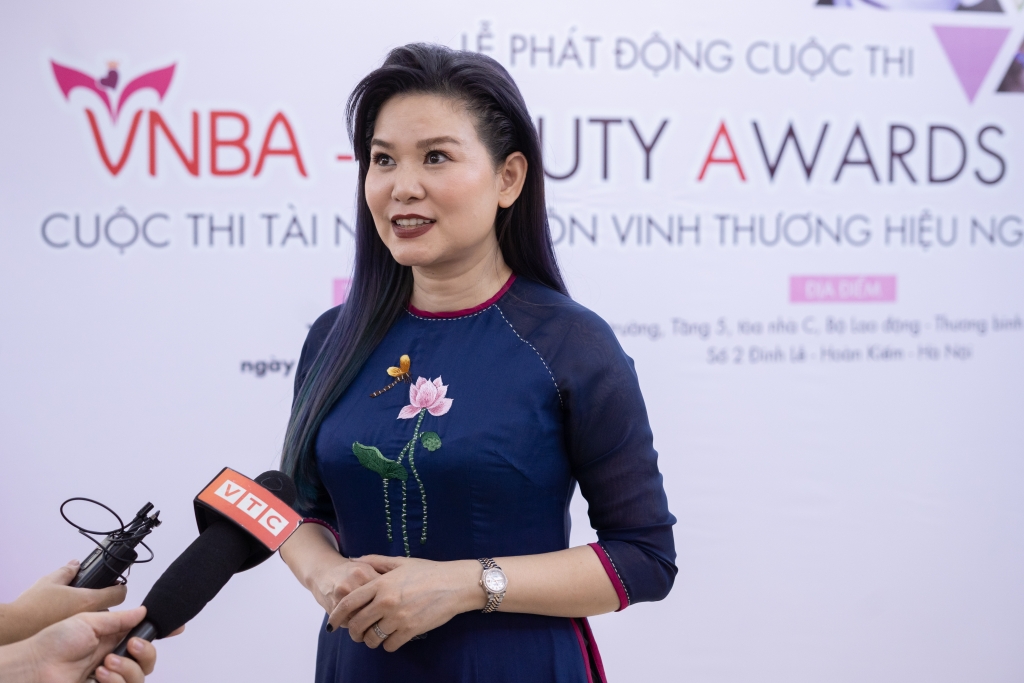 Chuyên gia tạo mẫu tóc Văn Minh Phương là thành viên Ban cố vấn cao cấp Cuộc thi VNBA   BEAUTY Awards 2020