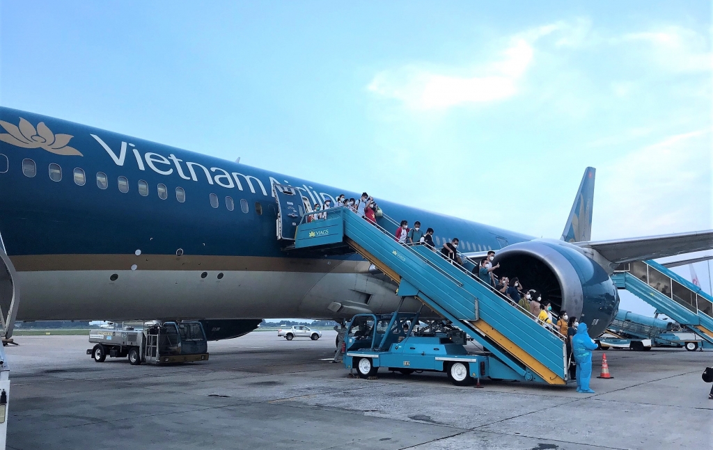 Traveloka phối hợp Vietnam Airlines hỗ trợ vận chuyển miễn phí các y, bác sĩ của tỉnh Nghệ An