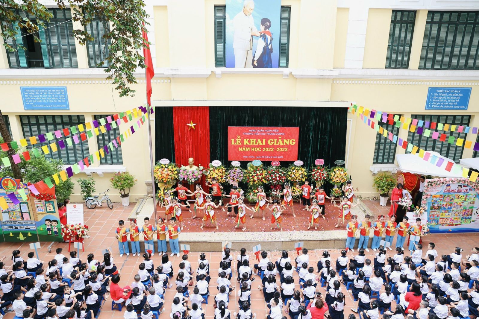 Niềm vui ngày khai trường năm học 2022-2023 của cán bộ, giáo viên, nhân viên và học sinh trường ... Niềm vui ngày khai trường năm học 2022-2023 của cán bộ, giáo viên, nhân viên và học sinh trường ...