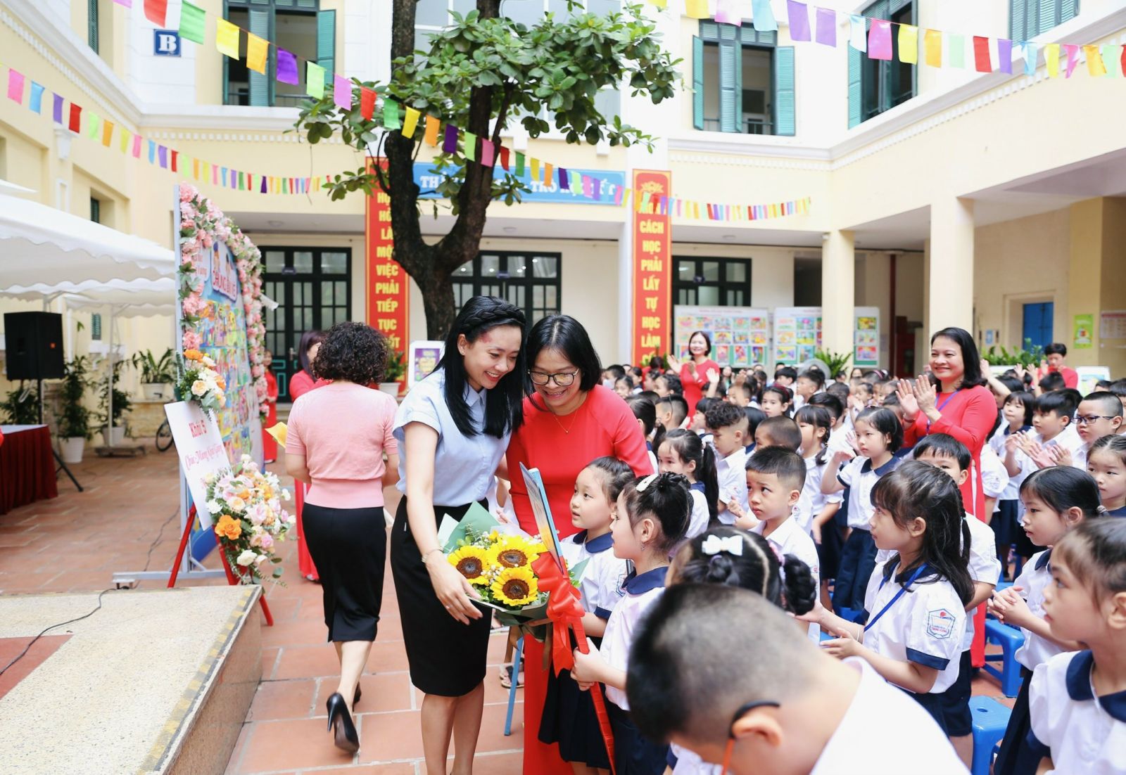 Niềm vui ngày khai trường năm học 2022-2023 của cán bộ, giáo viên, nhân viên và học sinh trường ... Niềm vui ngày khai trường năm học 2022-2023 của cán bộ, giáo viên, nhân viên và học sinh trường ...