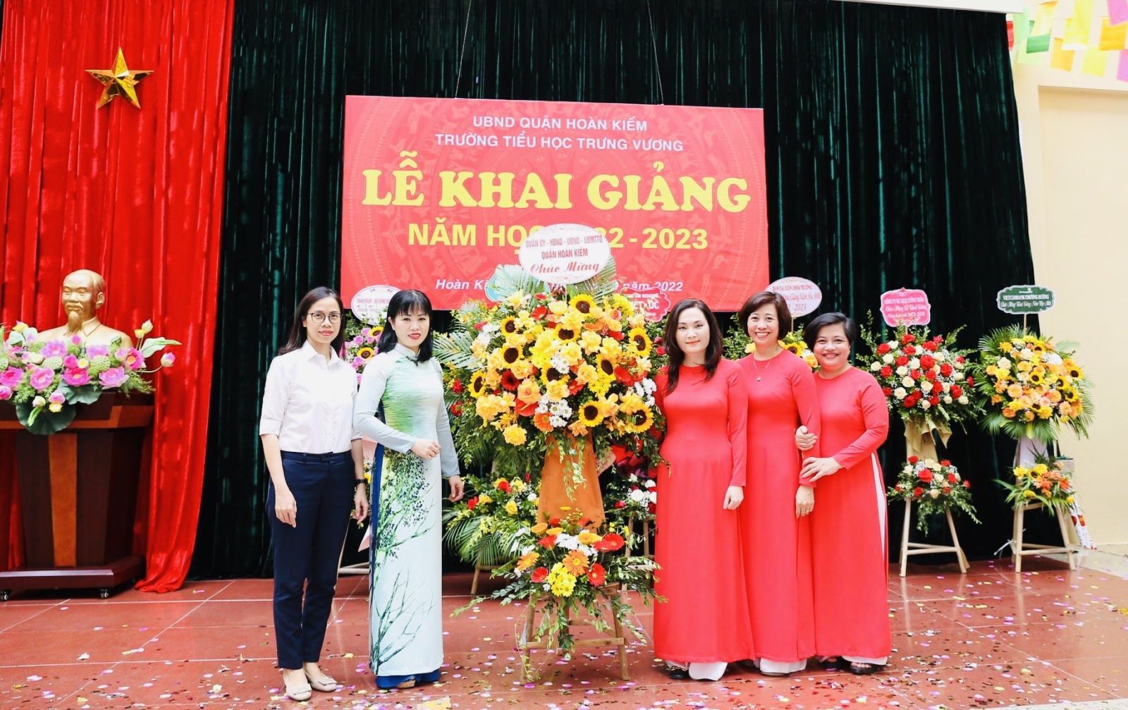 Niềm vui ngày khai trường năm học 2022-2023 của cán bộ, giáo viên, nhân viên và học sinh trường ...