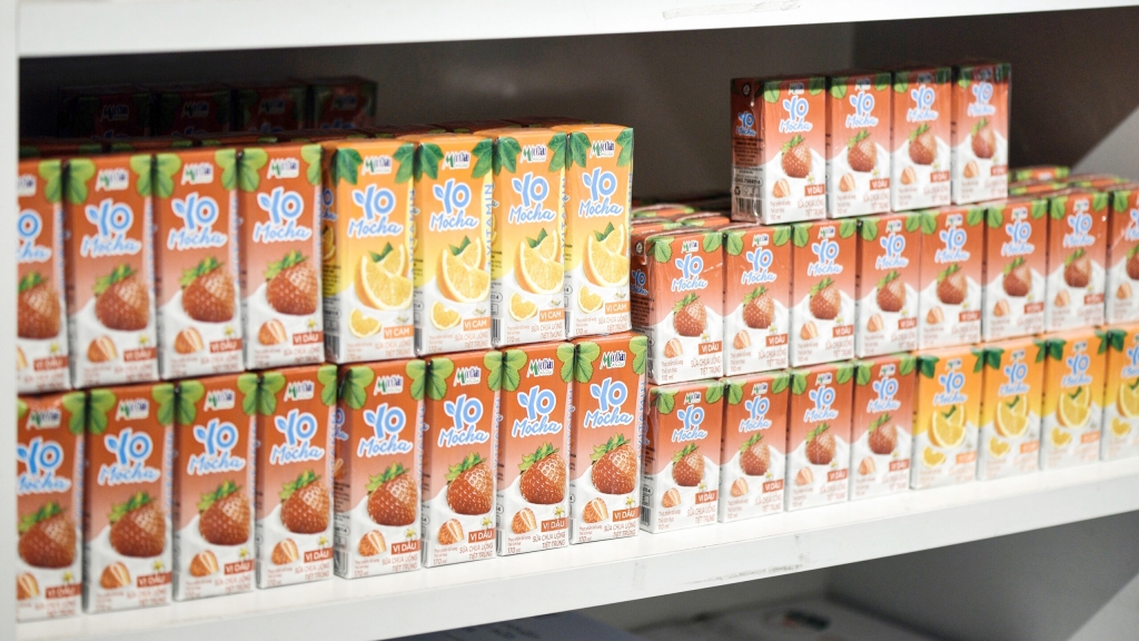 Sữa chua uống YoMocha kết hợp nước ép trái cây và sữa chua lên men tự nhiên, thêm vitamin và khoáng chất thiết yếu, duy trì làn da và vóc dáng khỏe mạnh