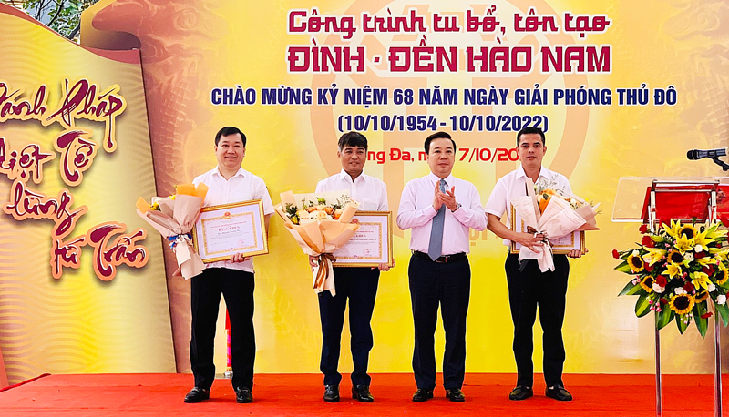 Quận Đống Đa gắn biển công trình chào mừng 68 năm Ngày Giải phóng Thủ đô