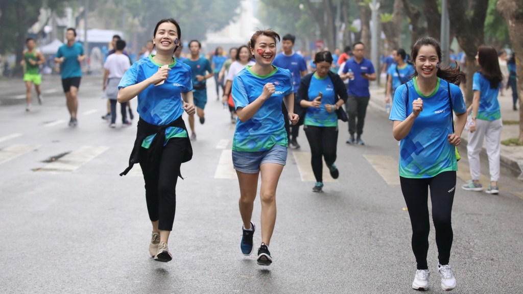 Gần 25 nghìn vận động viên tham gia giải chạy BIDV: “Tết ấm cho người nghèo - Vì miền Trung thương yêu”