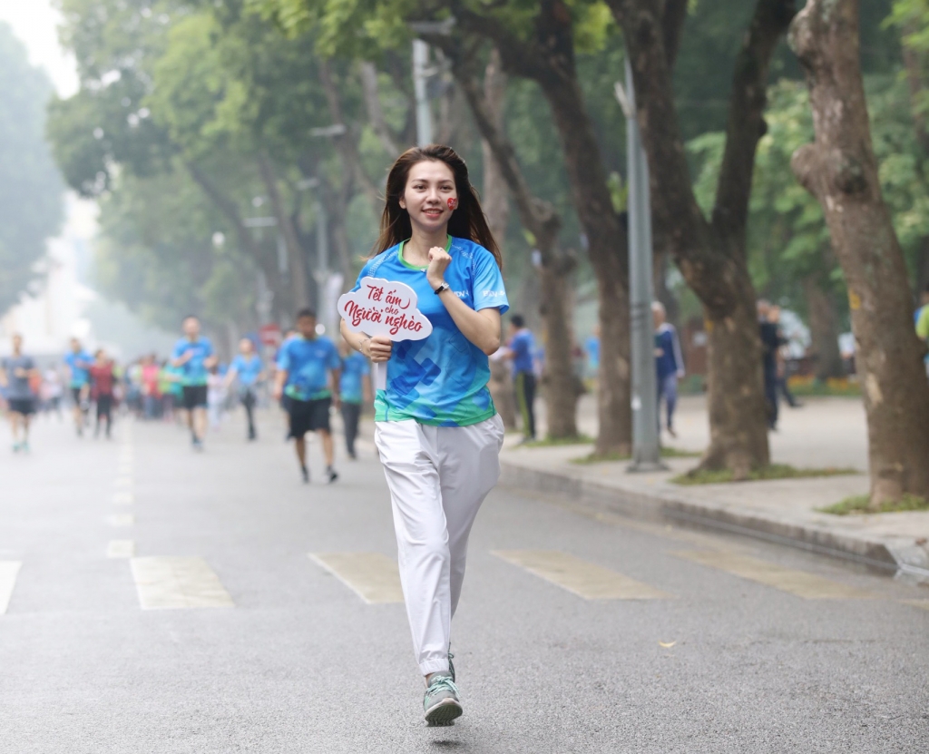 Gần 25 nghìn vận động viên tham gia giải chạy BIDV: “Tết ấm cho người nghèo - Vì miền Trung thương yêu”