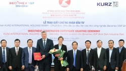 Trao Giấy chứng nhận đầu tư cho Tập đoàn KURZ tại Becamex VSIP Bình Định
