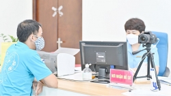 Quảng Ninh: Người dân ngồi nhà vẫn lấy số giải quyết thủ tục hành chính qua mạng internet