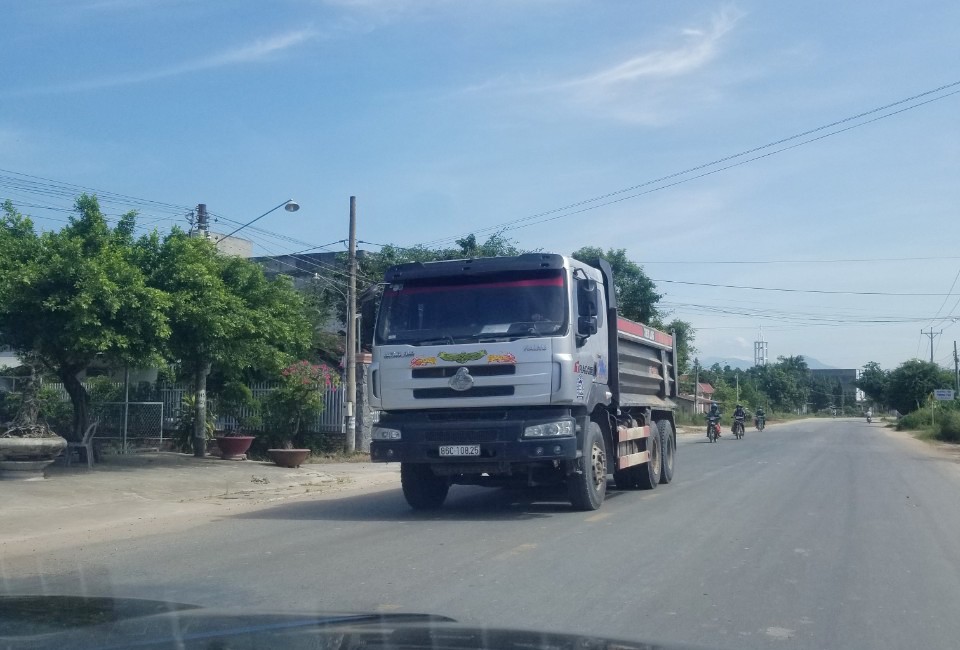 Bài 1: “Đại công trường” khai thác cát lậu phá nát hồ Biển Lạc