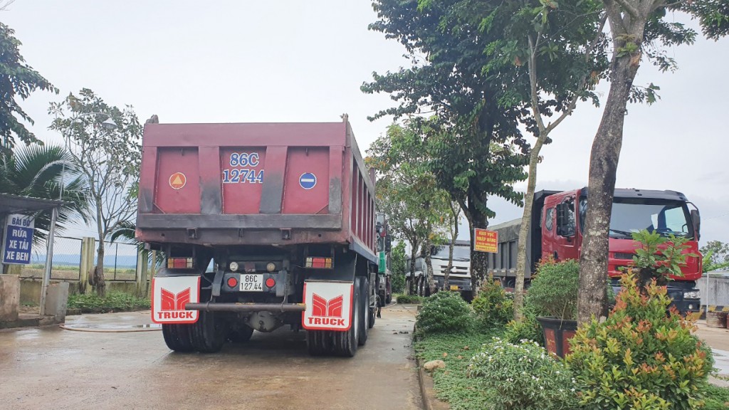 Bài 2: Chủ tịch UBND huyện Tánh Linh chỉ đạo kiểm tra “nóng” về khai thác khoáng sản ở lòng hồ Biển Lạc