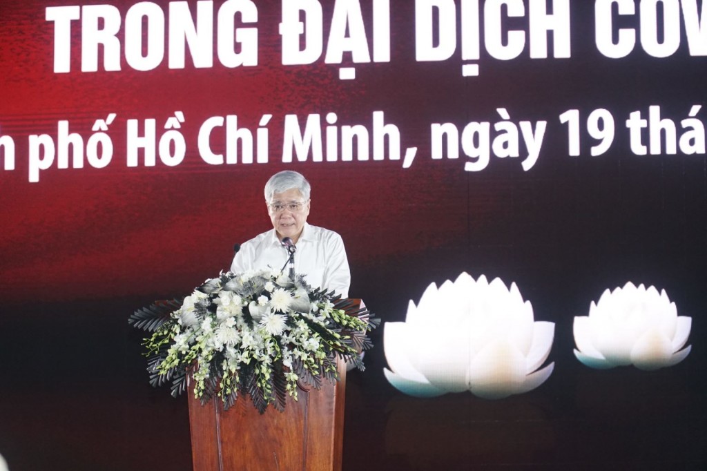 Ông Đỗ Văn Chiến, Chủ tịch Ủy ban Trung ương Mặt trận Tổ quốc Việt Nam phát biểu tại Lễ tưởng niệm tại điểm cầu Hội trường Thống Nhất, TPHCM