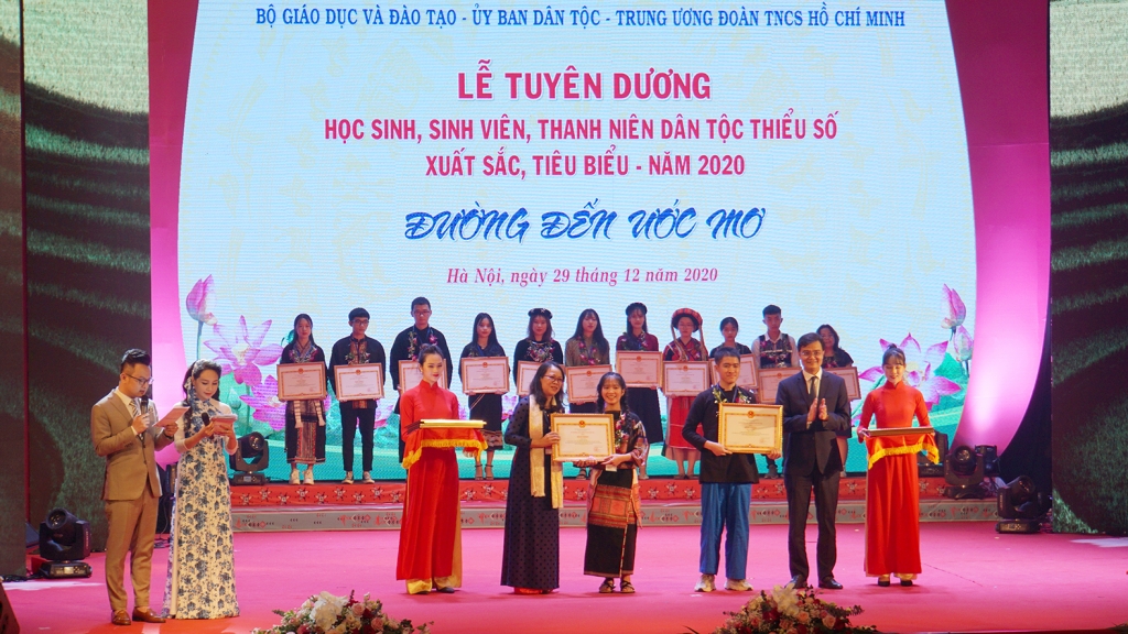 “Nâng cánh” cho học sinh, sinh viên, thanh niên dân tộc thiểu số