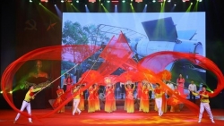 Tổ chức trọng thể lễ kỷ niệm 50 năm Chiến thắng Hà Nội - Điện Biên Phủ trên không