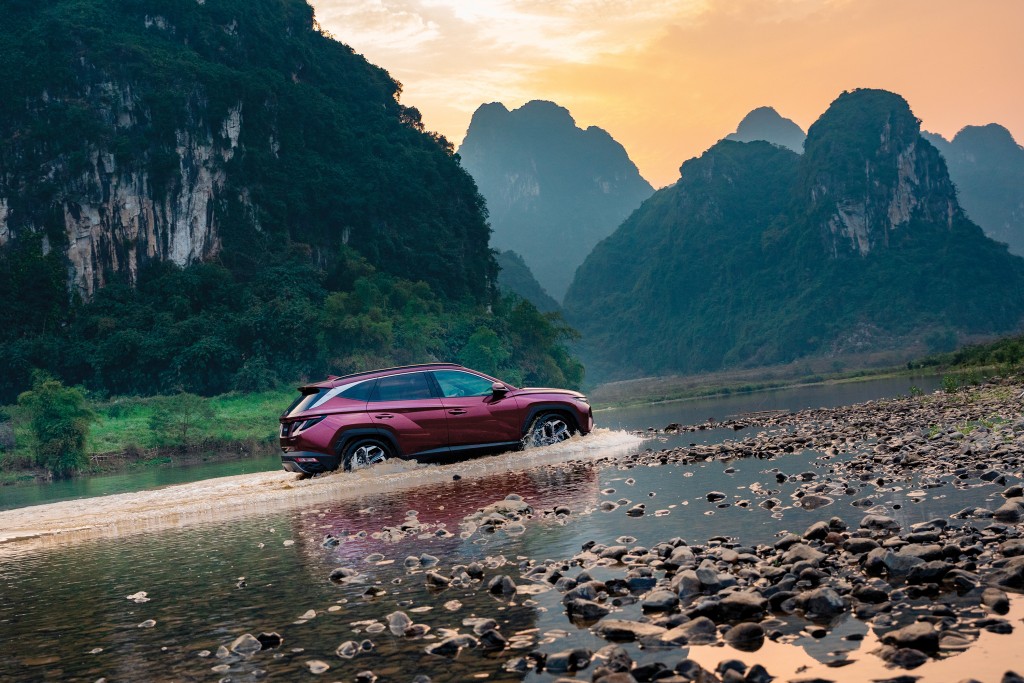 Với giá bán khởi điểm từ 825 triệu, Hyundai Tucson là sự lựa chọn hàng đầu trong phân khúc C-SUV tại Việt Nam