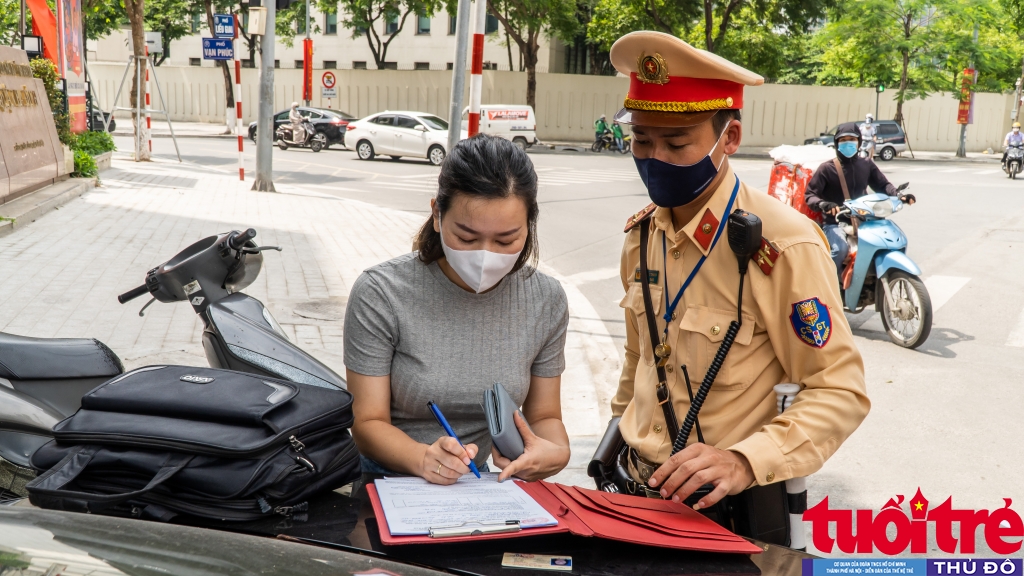 Lực lượng chức năng khẳng định không có vùng cấm. Dù là cán bộ viên chức hay người dân nếu vi phạm đều xử lý theo đúng quy định của pháp luật Lực lượng chức năng khẳng định không có vùng cấm. Dù là cán bộ viên chức hay người dân nếu vi phạm đều xử lý theo đúng quy định của pháp luật