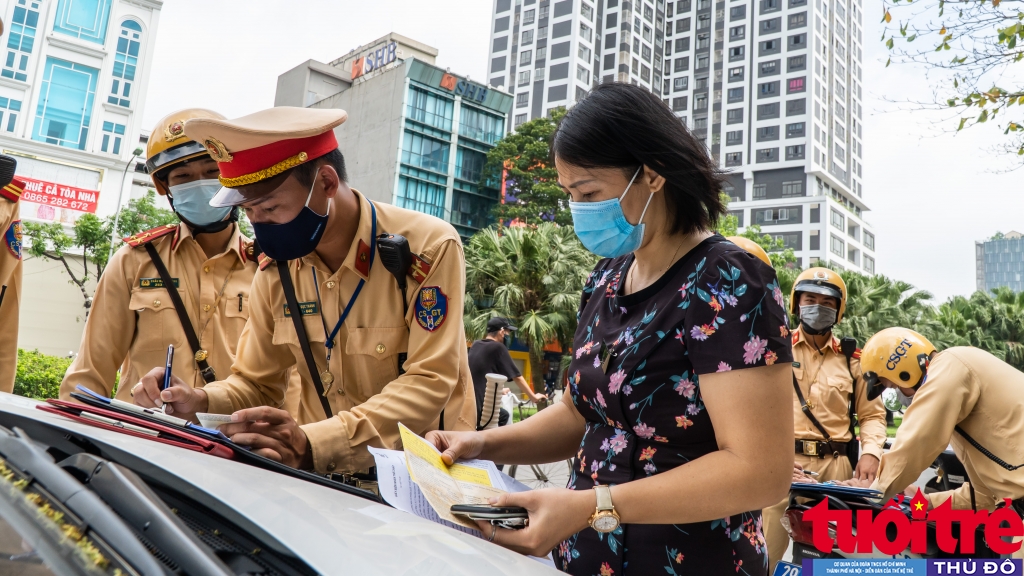 Các phương tiện sau khi bị xử phạt, tài xế sẽ phải di chuyển phương tiện ra khỏi khu vực có biển cẩm