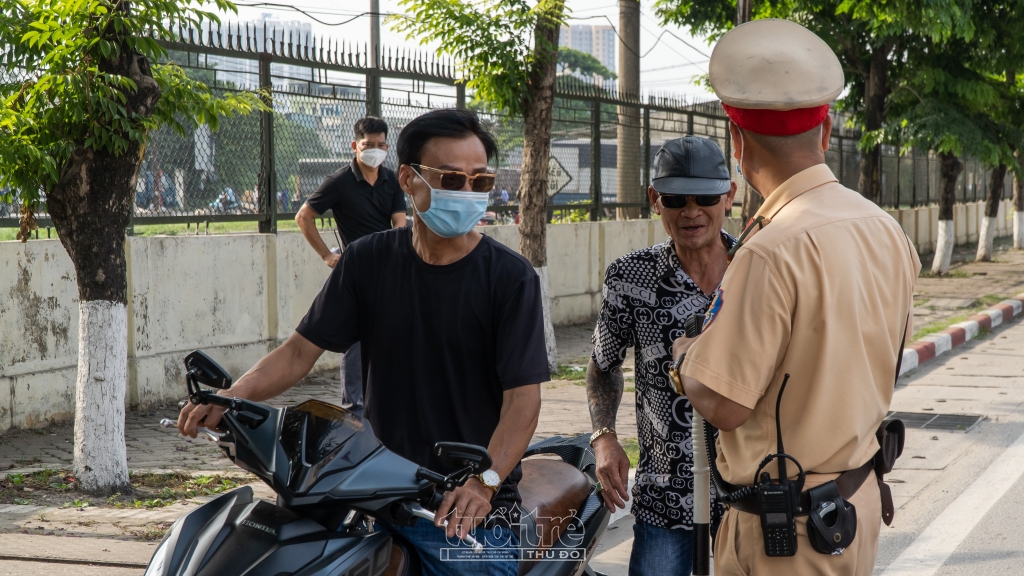 Nhiều người dân vẫn lơ là, chủ quan trong việc bảo vệ chính bản thân trước dịch bệnh