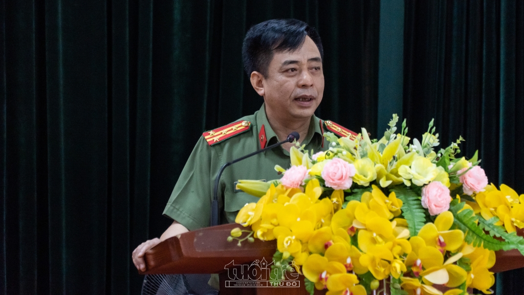 Thay mặt những cán bộ, y, bác sĩ nơi tuyến đầu chống dịch, Phó Giám đốc Bệnh viện 19-8, Đại tá Vi Văn Hiển chia sẻ tại Lễ tiếp nhận Thay mặt những cán bộ, y, bác sĩ nơi tuyến đầu chống dịch, Phó Giám đốc Bệnh viện 19-8, Đại tá Vi Văn Hiển chia sẻ tại Lễ tiếp nhận