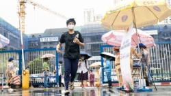 Sĩ tử Hà Nội ngày thứ 2 vượt vũ môn trong mưa bão