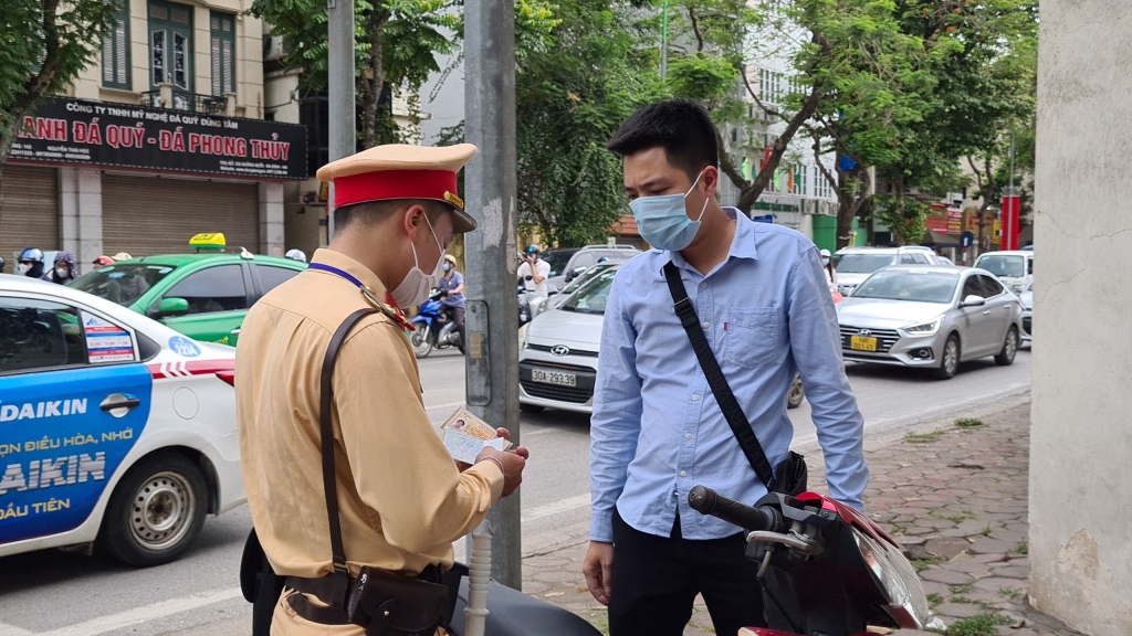 Muôn vàn lý do đổ lỗi khi vi phạm giao thông trong thời tiết nắng nóng