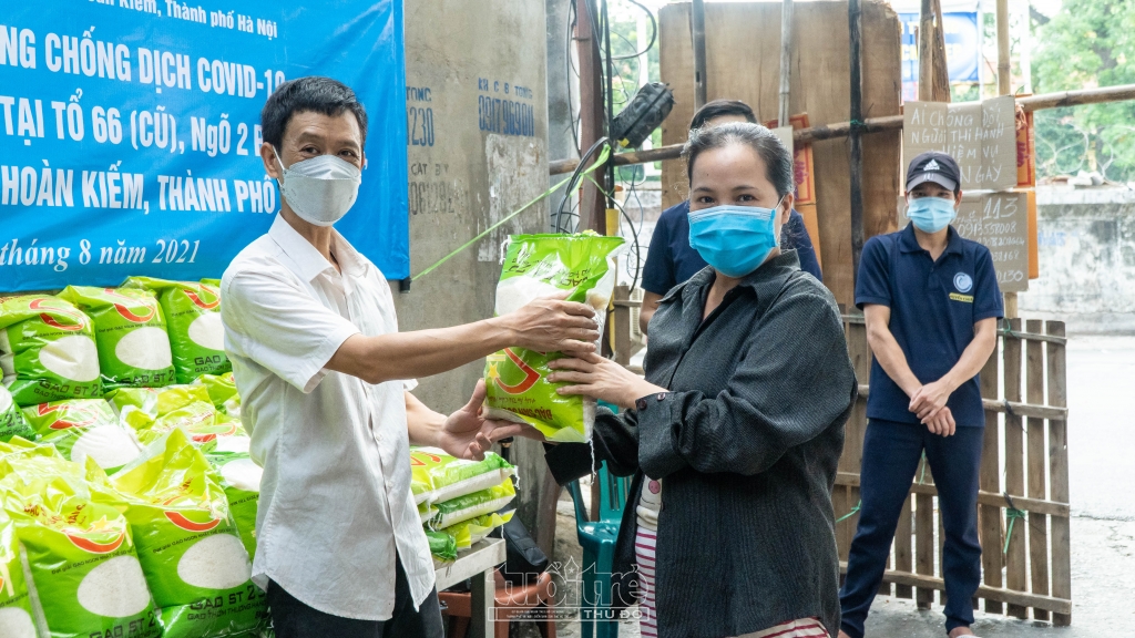 Những món quà “tình làng, nghĩa xóm”