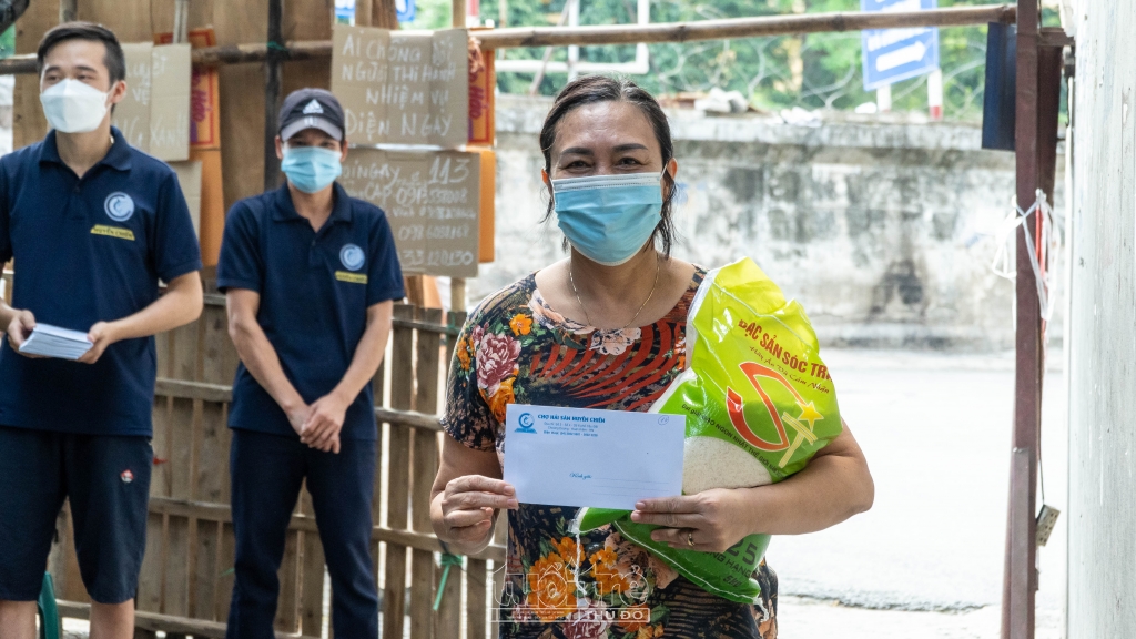 Những món quà “tình làng, nghĩa xóm”