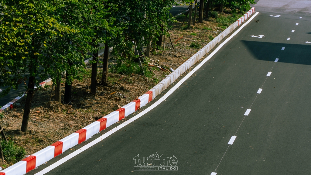 Để đảm bảo an toàn trong quá trình thi công giữa đại dịch Covid-19 đang bùng phát, đơn vị thi công đã cho toàn bộ cán bộ, công nhân tiêm một mũi vắc xin ngừa bệnh. Trong quá trình thi công, các công nhân cũng được lấy mẫu test nhanh SARS-CoV-2