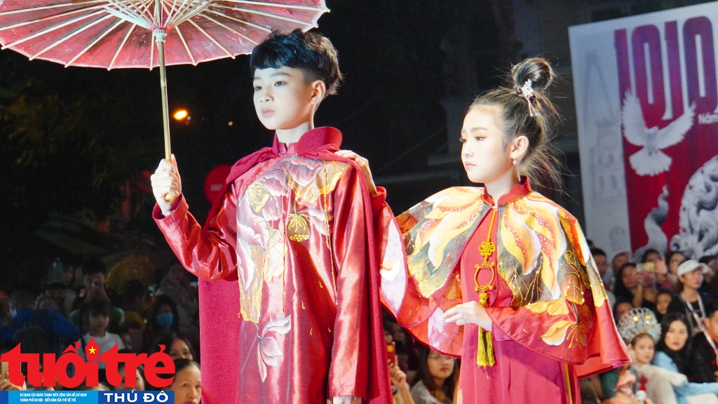 Trình diễn trong chương trình là các người mẫu của Câu lạc bộ HKStar (quận Hoàn Kiếm).