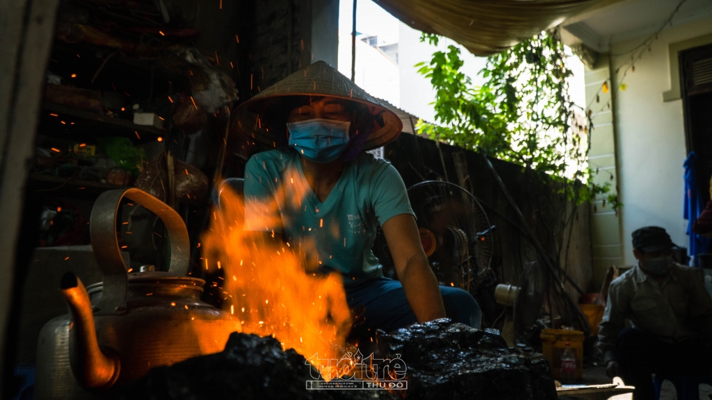 Lửa rèn làng Hòe Thị vẫn luôn cháy giữa nhịp sống Thủ đô