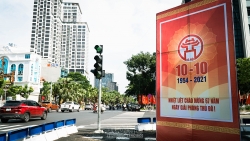 Phố phường rực đỏ chào mừng 67 năm ngày Giải phóng Thủ đô