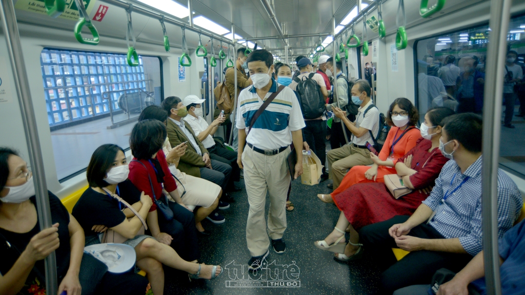 Sự mong mỏi được trải nghiệm đường sắt trên cao, ngắm Thủ đô thu hút nhiều người dân Sự mong mỏi được trải nghiệm đường sắt trên cao, ngắm Thủ đô thu hút nhiều người dân