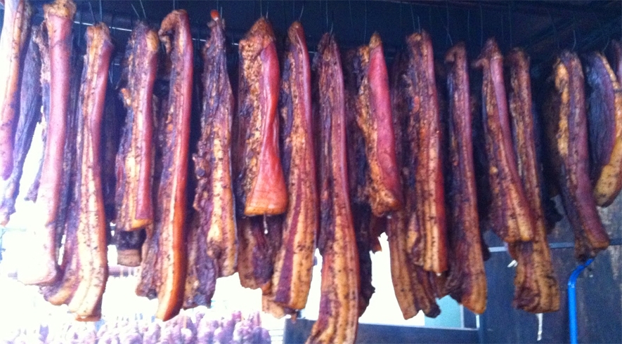 PAH trong khói củi, vì nhiều loại PAH nặng, có trọng lượng phân tử cao hơn 216 Da, đã được công nhận là gây đột biến và/hoặc gây ung thư