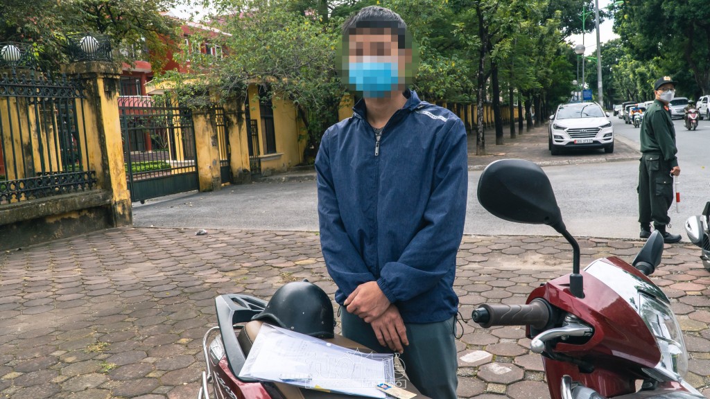 Bằng biện pháp nghiệp vụ, Tổ công tác Y1/141 phát hiện trường hợp anh Phùng Đinh T (sinh năm 1991) nghi sử dụng giấy phép lái xe giả
