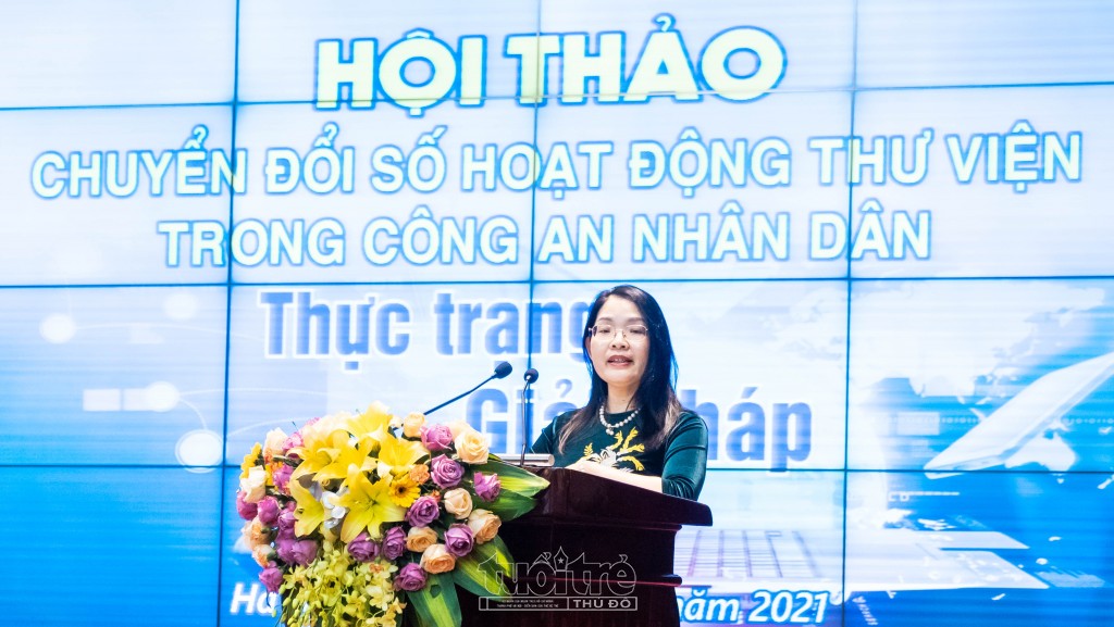 Thạc sỹ Nguyễn Hoài Anh, Phó Giám đốc, Phó Tổng biên tập, Nhà xuất bản Chính trị quốc gia Sự thật nêu vấn đề về mối quan hệ vừa hợp tác, vừa cạnh tranh giữa đơn vị xuất bản sách điện tử và thư viện số trong thời kỳ chuyển đổi số