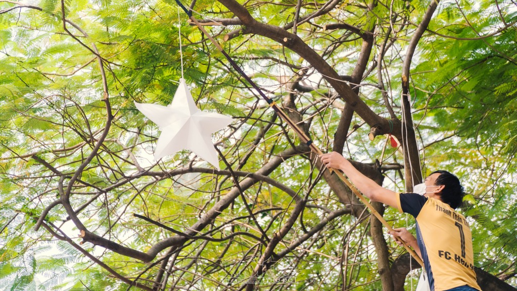 Các công tác chăng đèn, trang trí xung quanh nhà thờ gần như đã hoàn thiện