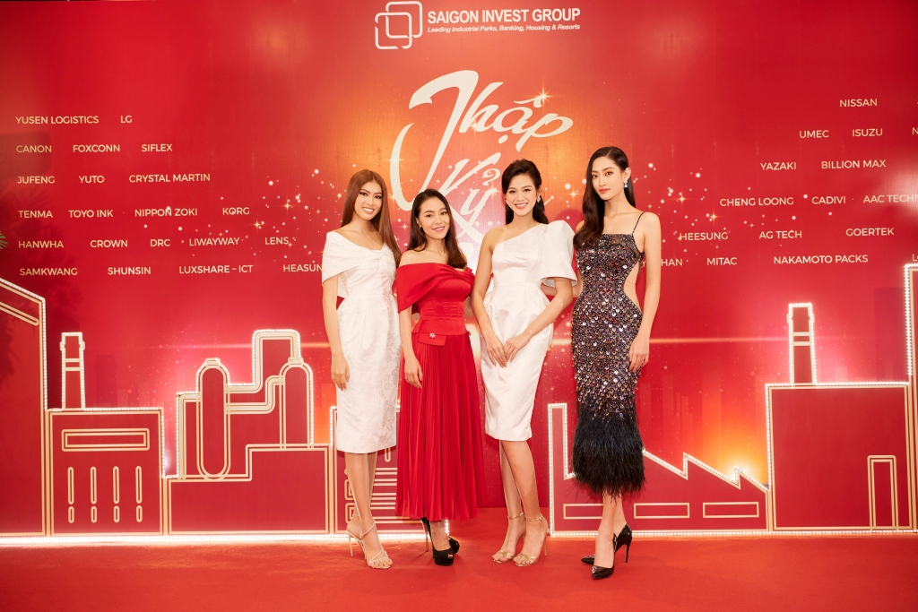 Lương Thùy Linh làm MC, hội ngộ Hoa hậu Đỗ Hà, Á hậu Ngọc Thảo trong sự kiện cuối năm